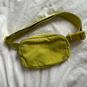 Lululemon everywhere belt bag